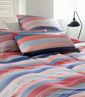 Bettwäsche Elegante Change Red auf dem Bett